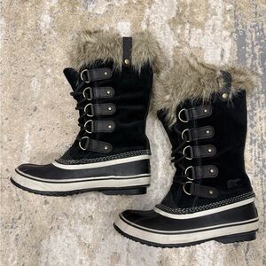Sorel Black and Tan Fur-Trimmed Winter Boots